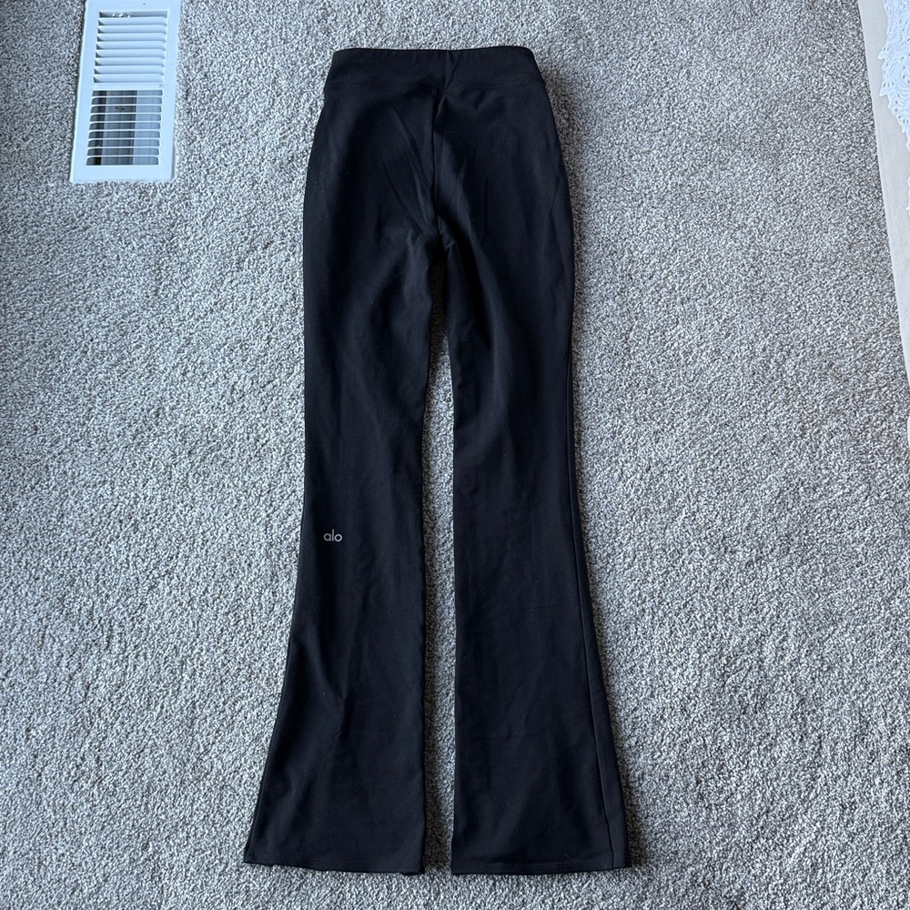 ALO Yoga Women’s Flutter Flare Black Leggings Size XS Split Hem - Picture 4 of 5